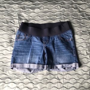 LIKE NEW Old Navy Maternity Shorts Size 6